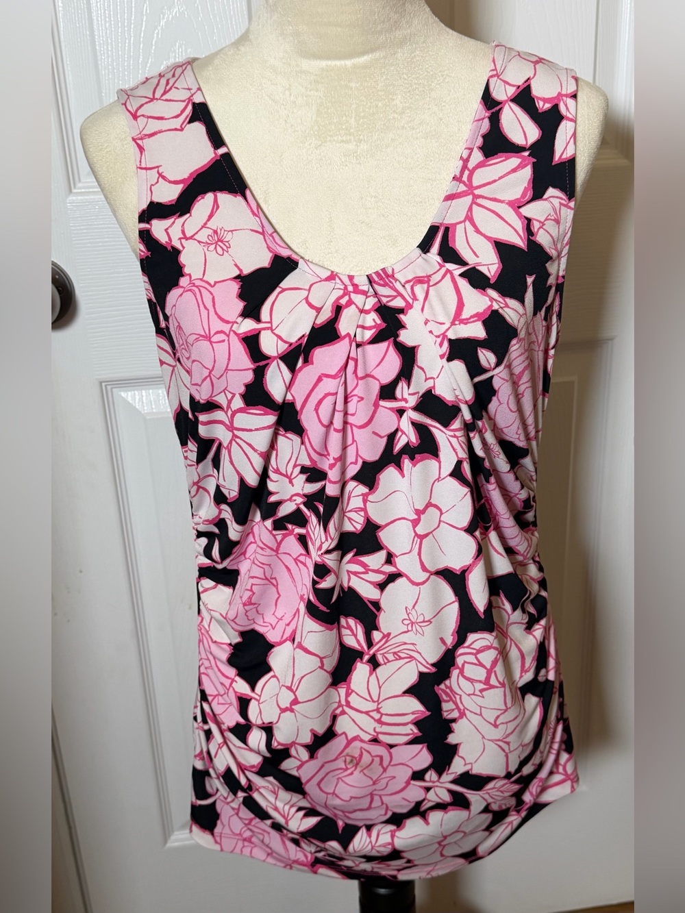 New York & Company Black Pink Floral Sleeveless Scoop Neck Top Fitted L
